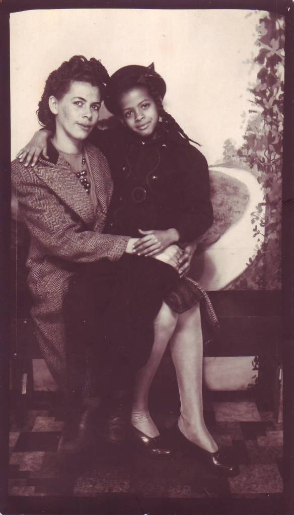 Hattie&Margaret Henderson 001