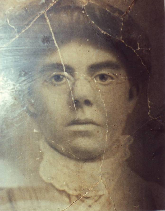 Amelia Henderson 001